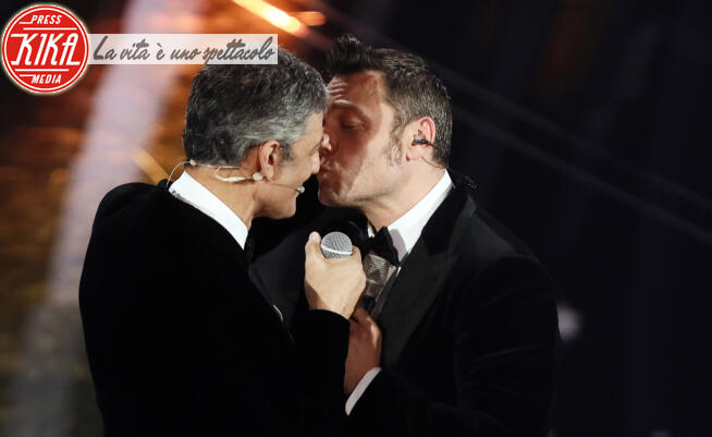 Rosario Fiorello, Tiziano Ferro - Sanremo - 07-02-2020 - Sanremo 2020: Fiorello e Tiziano Ferro si baciano sulle labbra!