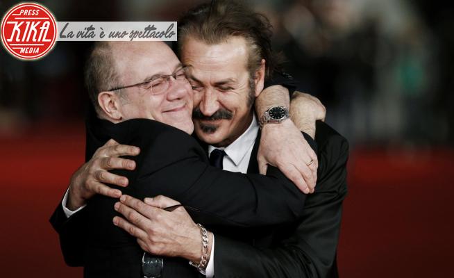 Marco Giallini, Carlo Verdone - Roma - 10-11-2012 - Un abbraccio a tutti! Quanto pesa la quarantena