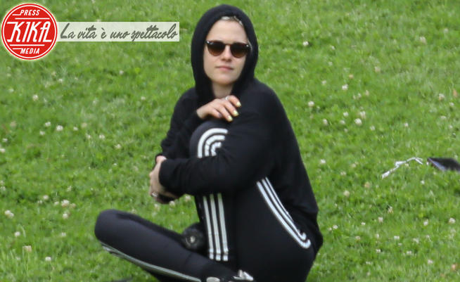 Kristen Stewart - Los Feliz - 21-03-2020 - CoVid a Hollywood,  scampoli di normalità per Kristen Stewart