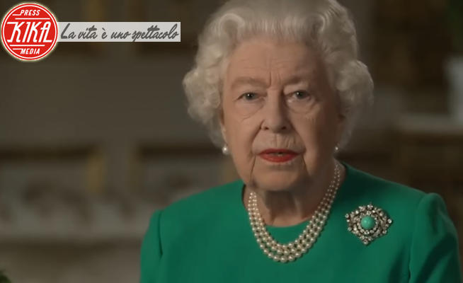 Regina Elisabetta II - Windsor - 06-04-2020 - Il discorso della regina: niente foto di famiglia 