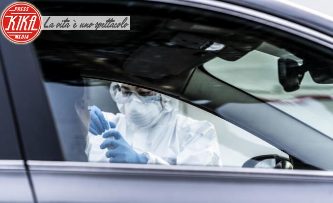 Coronavirus Tamponi in auto - Roma - 06-04-2020 - Coronavirus, tampone Drive - Thru a Roma: il test si fa in auto