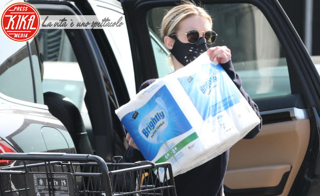 Emma Roberts - Los Angeles - 04-04-2020 - Emma Roberts fa il pieno di... carta igienica!