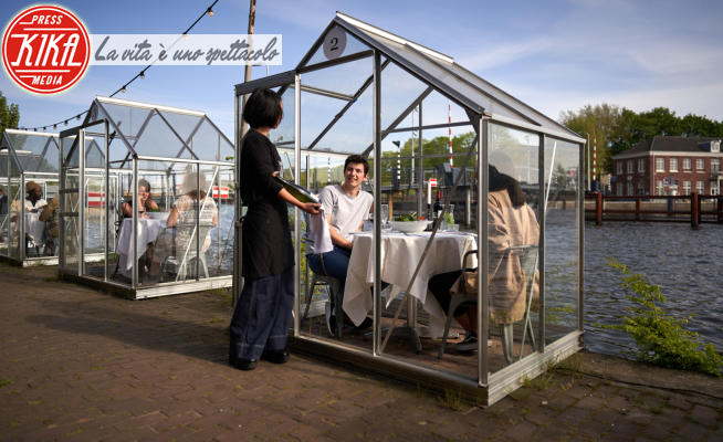 Serre separate - Amsterdam - 12-05-2020 - Mangiare fuori post Covid: in Olanda si cena nelle serre
