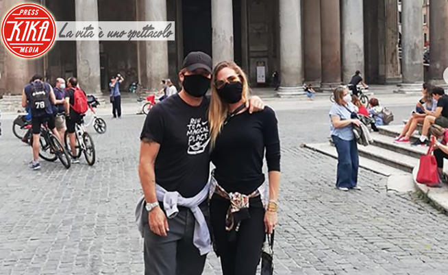 Ilary Blasi, Francesco Totti - Roma - 18-05-2020 - Turista in incognito, Totti riesce a visitare il centro di Roma