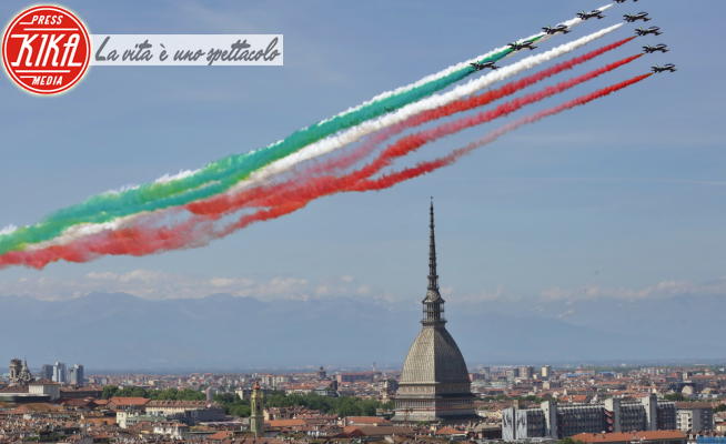 Frecce Tricolori - Torino - 25-05-2020 - Abbraccia il Tricolore: le Frecce Tricolori sorvolano Torino