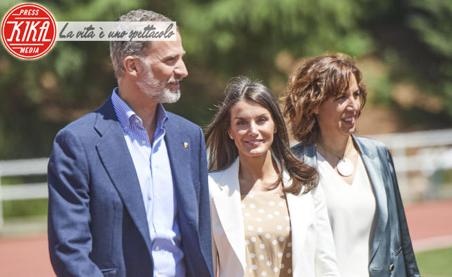 Re Felipe di Borbone, Letizia Ortiz - Madrid - 08-06-2020 - Letizia di Spagna: per l'estate bianco, pois low cost e zeppe!