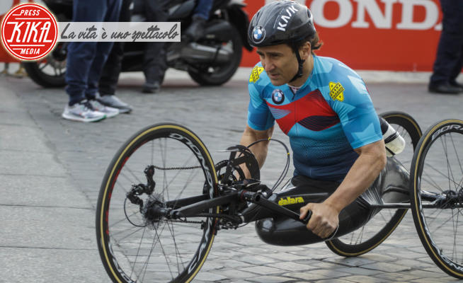 Alex Zanardi - Roma - 02-04-2017 - Alex Zanardi, incidente in handbike. Travolto da un camion