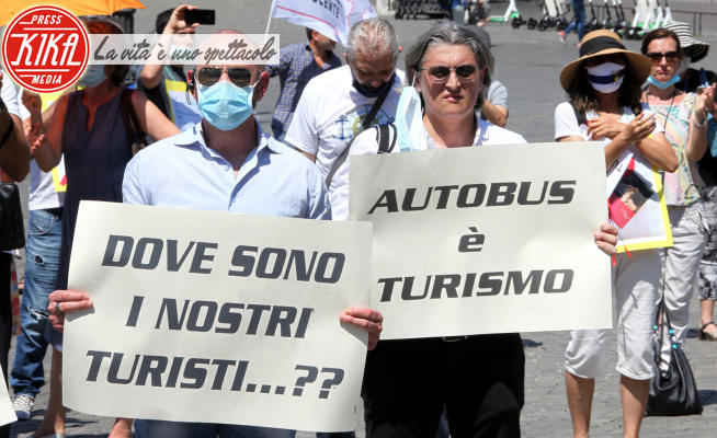 Manifestanti, Protesta - Roma - 26-06-2020 - Roma, gli operatori turistici contro il Governo