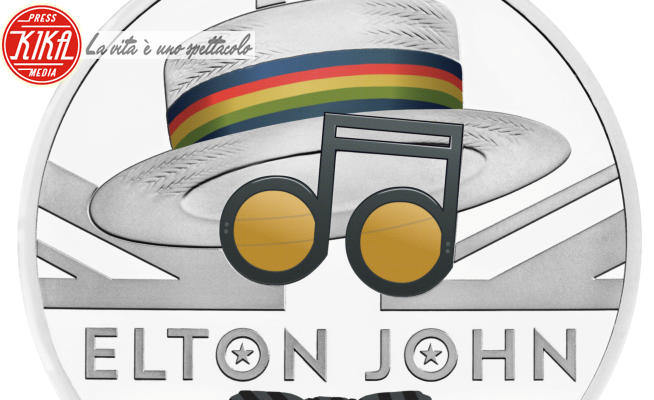 Moneta Elton john - 05-07-2020 - Elton John celebrato con una moneta da collezione