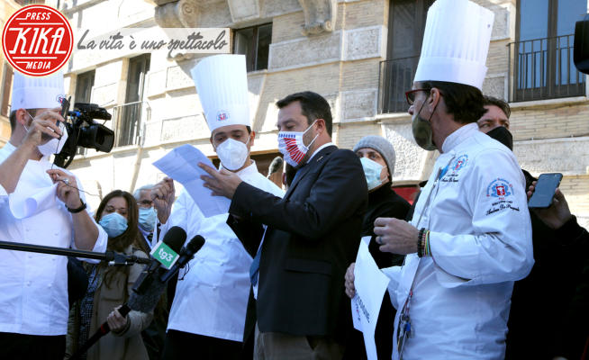 Matteo Salvini - Roma - 28-10-2020 - Roma: protestano i ristoratori, Salvini si intrufola!