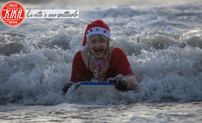 Santa Surf 2020 - Swansea - 19-12-2020 - Santa Surf: altro che slitta e renne... Babbo Natale è surfista!