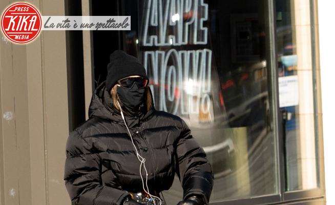 Gigi Hadid - New York - 12-01-2021 - Mamma in incognito! Chi si nasconde sotto la mascherina?