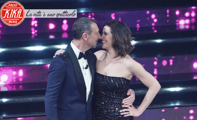 Giovanna Civitillo, Amadeus - Sanremo - 06-03-2021 - Sanremo 2021, la finale: per Amadeus e Giovanna è... al bacio!