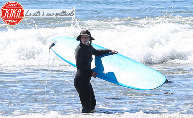 Leighton Meester - Malibu - 24-03-2021 - Leighton Meester sirena sul surf, sulla cresta dell'onda!