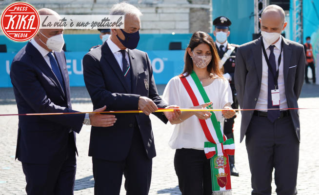 Gabriele Gravina, Daniele Frongia, Virginia Raggi - Roma - 11-06-2021 - Euro 2020, si parte! Raggi taglia il nastro in Piazza del Popolo