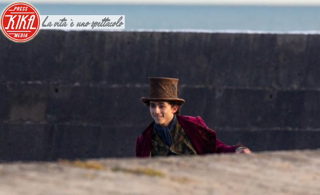 Timothée Chalamet - Lyme Regis - 13-10-2021 - Timothée Chalamet sul set, al via le riprese di Willy Wonka