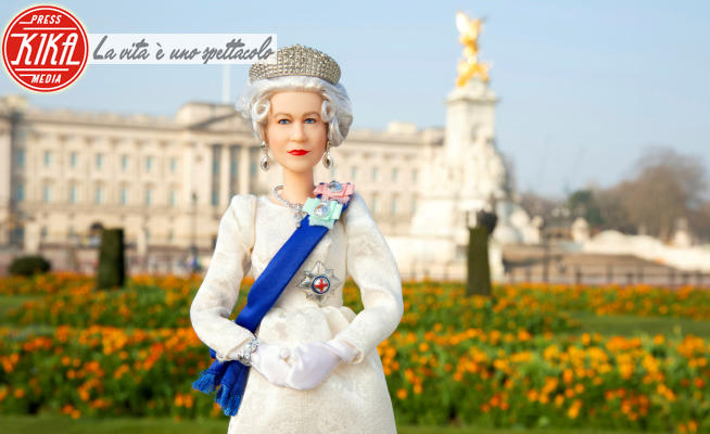 Barbie Regina Elisabetta II - Birmingham - 06-04-2022 - Per il Giubileo, la regina Elisabetta diventa una Barbie