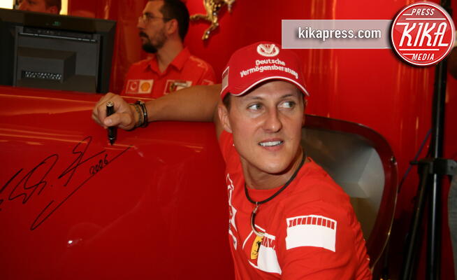 Michael Schumacher - Venezia - 06-09-2006 - Michael Schumacher, le foto post incidente offerte ai giornali