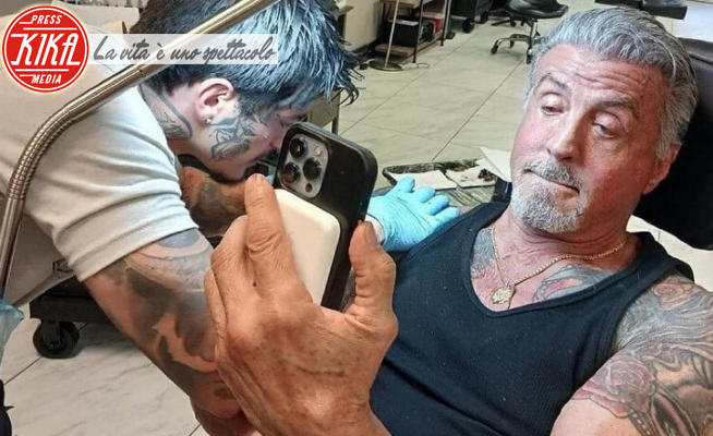 Sylvester Stallone - 23-08-2022 - Sylvester Stallone rimpiazza il tatuaggio della moglie col cane