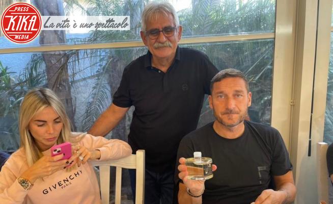 Noemi Bocchi, Francesco Totti - Terracina - 26-04-2023 - Francesco Totti e Noemi a pranzo nel posto in cui portava Ilary