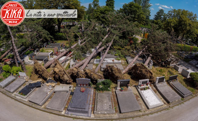Maltempo Croazia - Zagabria - 20-07-2023 - Tempesta in Croazia: le immagini di un cimitero devastato
