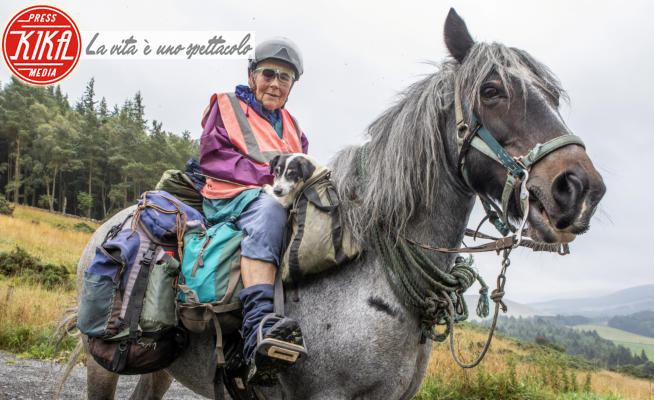 Jane Dotchin - Northumberland - 11-10-2023 - Un viaggio eccezionale di Jane, il pony e il cane disabile