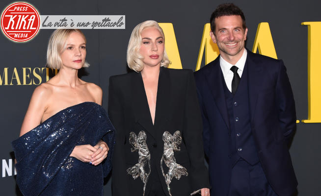 Carey Mulligan, Lady Gaga, Bradley Cooper - Beverly Hills - 12-12-2023 - Bradley Cooper sul red carpet con Carey Muligan e Lady Gaga