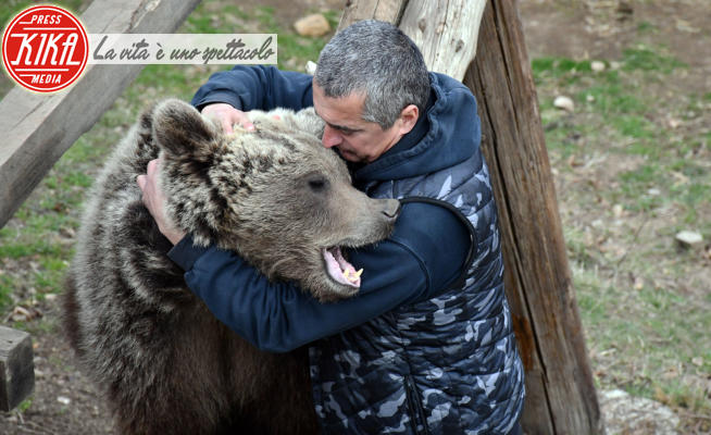 Petar Tubic - Bosnia Erzegovina - 02-04-2024 - Masa e Ljubica: le due orse salvate e cresciute in casa