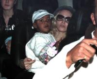 David Banda Ritchie, Madonna - Hollywood - 24-02-2008 - Adozione del piccolo David: Madonna incassa il si del padre