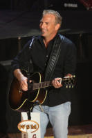 Kevin Costner - Nashville - 10-11-2008 - Kevin Costner si esibisce con i Modern West a Nashville
