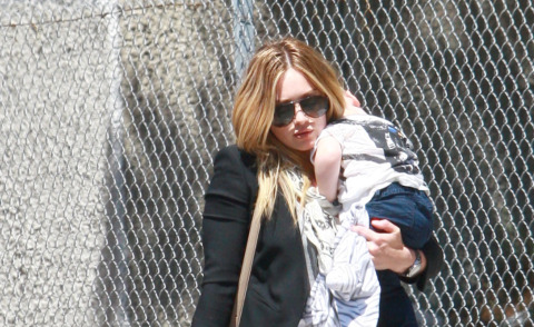 Luca Cruz Comrie, Hilary Duff - Los Angeles - 17-04-2013 - Tata, vade retro: ecco le mamme 