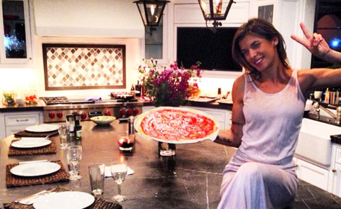Elisabetta Canalis - 08-07-2014 - 17 gennaio World Pizza Day: le star che vanno pazze per la pizza
