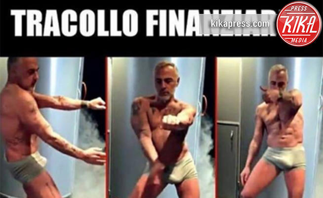 Gianluca Vacchi - Milano - Gianluca Vacchi fa crack, altro che #Enjoy...