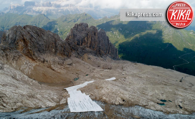 ghiacciaio della Marmolada - Marmolada - 05-08-2017 - Il ghiacciaio della Marmolada è per la prima volta senza neve