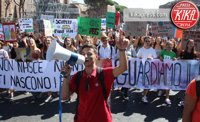 Roma - 27-09-2019 - Fridays For Future, da Roma e Napoli gli studenti seguono Greta