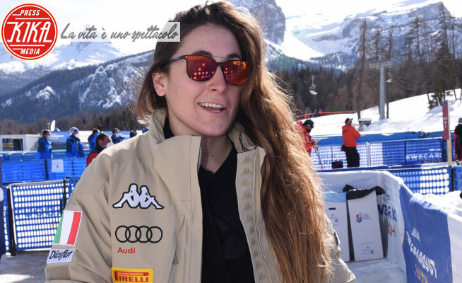 Sofia Goggia - Cortina - 18-02-2021 - Cortina 2021, Sofia Goggia in stampelle, ma col sorriso