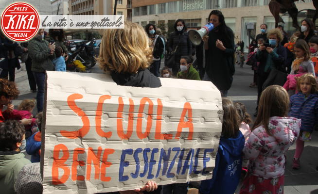 Protesta No DAD - Napoli - 06-03-2021 - No DAD, Napoli protesta contro la chiusura delle scuole