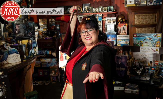 Tracey Nicol-Lewis - 05-12-2021 - Harry Potter mania: la sua è la collezione più grande al mondo