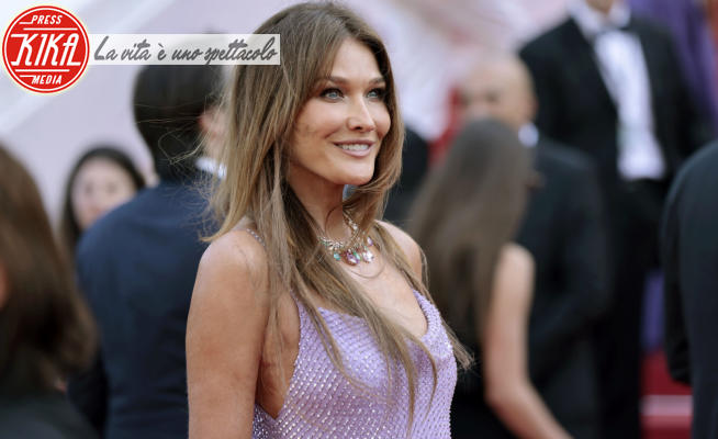 Carla Bruni - Cannes - 21-05-2022 - Cannes 2022, il sontuoso red carpet di Carla Bruni!