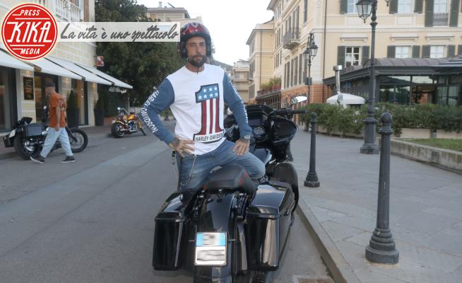 Vittorio Brumotti - Alassio - 30-07-2022 - Vittorio Brumotti dalla bici al raduno delle Harley Davidson