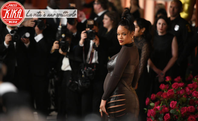 Rihanna - Los Angeles - 12-03-2023 - Oscar 2023, tappeto champagne, le bollicine le porta Rihanna